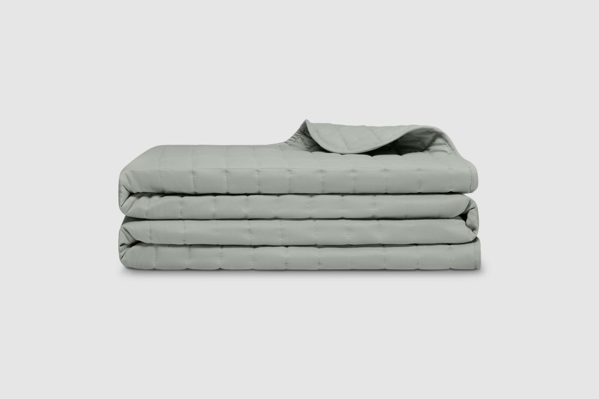 PDP_SoftSpaQuiltedBlanket_SilverBlue_01
